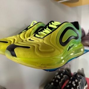 Nike Air Max 720 Volt Black AO2924-701
